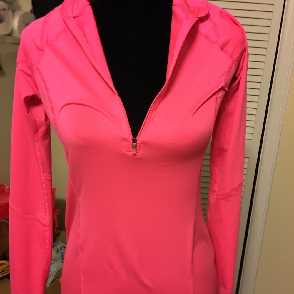 Beautiful dri fit Reebok, half zip pullover. - Picture 3 of 7
